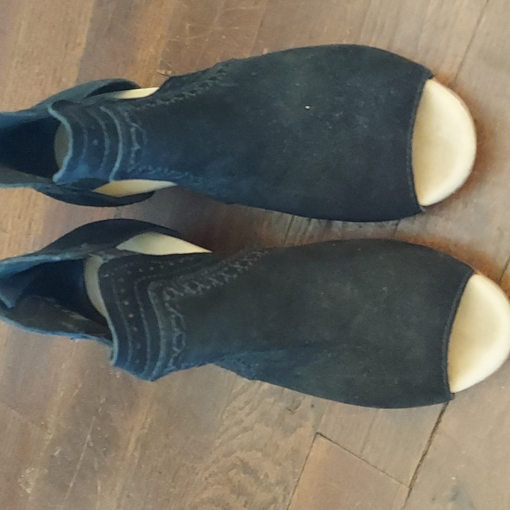 Back zipper leather Clark's collection shoes.